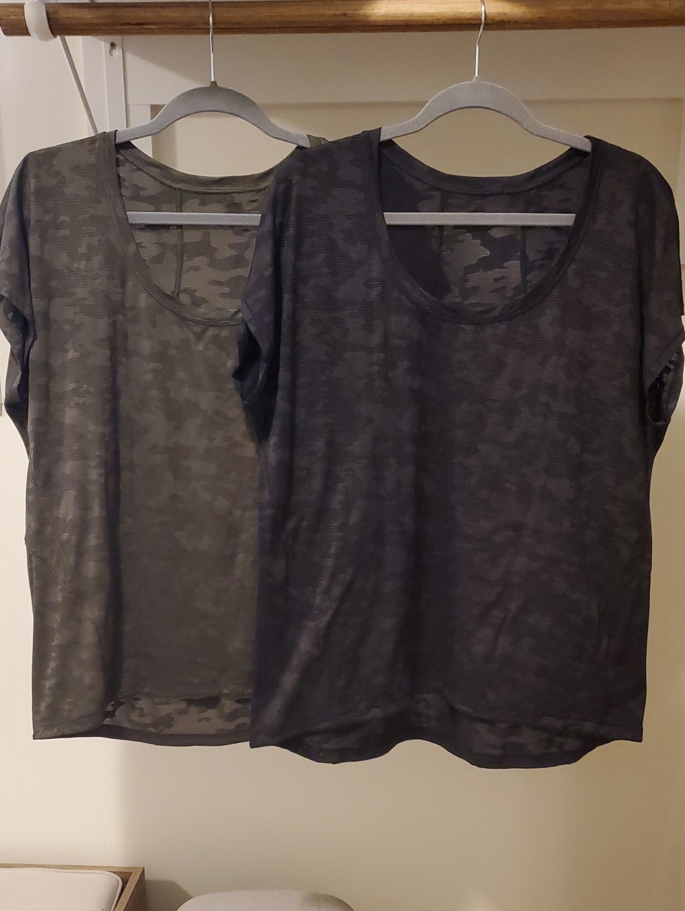 Lululemon Lot of 2 Miles Ahead Mesh Camo Scoop Neck Short Sleeve Tops Sz 12 14